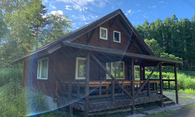 Niseko House | Log Cottage in a Hideaway Forest with BBQ deck big screen projector ready/Isoya-gun Hokkaidō