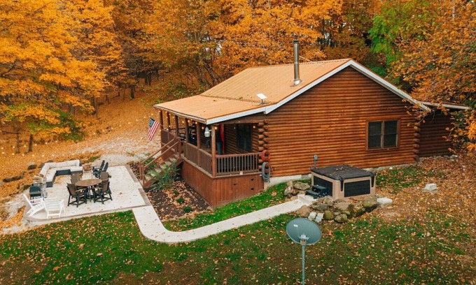Danville Cabin | Log Haus- Cabin in Amish Country