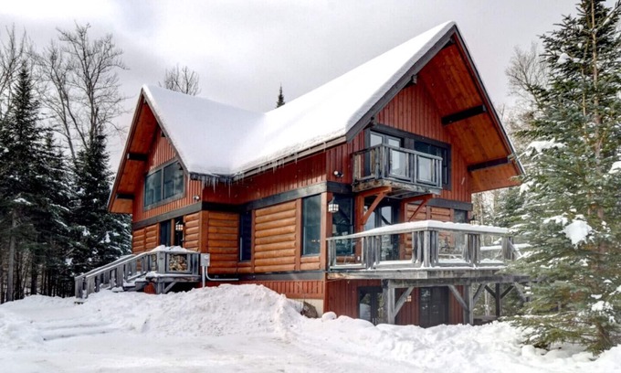 Lac Superieur Village Cottage | Log Home authentic #054