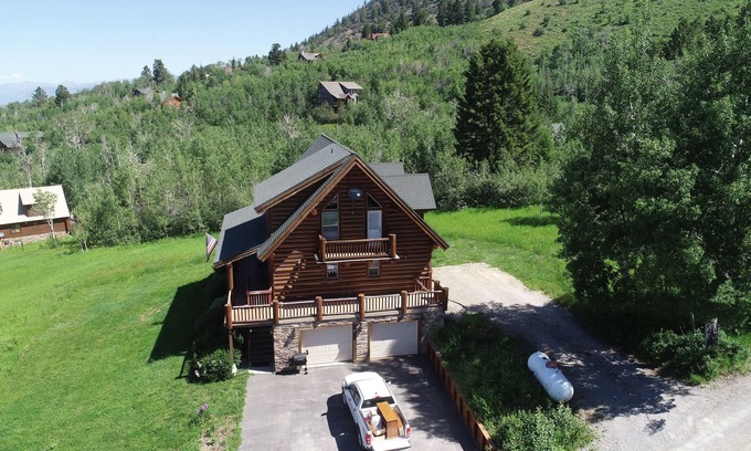 Star Valley Ranch House | Log home in the Mountains