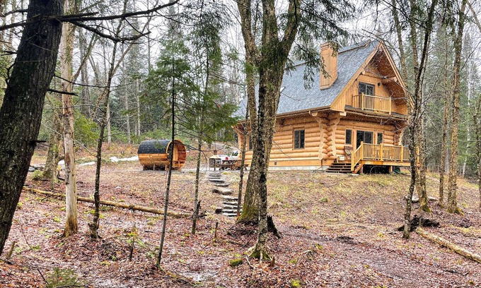 La Minerve Ski Chalet | Log Home ♥ Intimacy ✦ Natural Lake Access ☼
