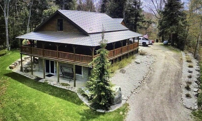 Newberry House | Log Home Located on Lake Muskallonge