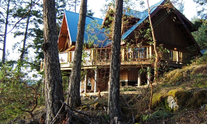 Sunshine Coast House | Log Home, spectacular views,situated, area surrounded by lakesnBC Reg#H096682329