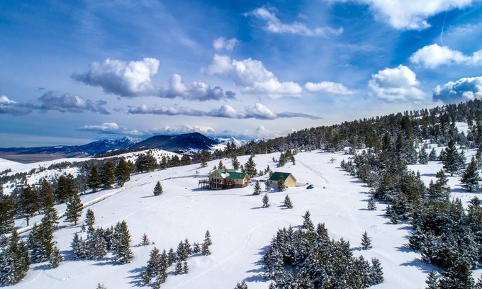 Bozeman House | Log Home, Stunning Views, Smart Tech Galore & Hot Tub on 23 Acres