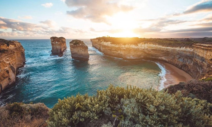 Warrnambool House | Logans Beach Whale Nursery Apartments - BeachHouse