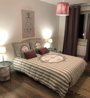 Brive-la-Gaillarde Apartment | Logement à Brive proche centre-ville et campagne - climatisation, Wifi, coin exterieur et parking privés
