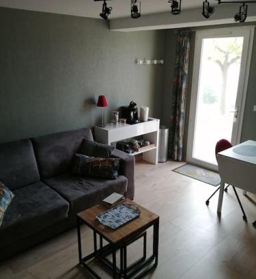 Pierreclos Apartment | logement avec espace exterieur et jolie vue