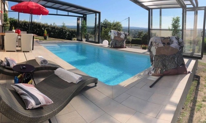 Estivareilles Apartment | Logement Avec Piscine Couverte Chauffée et spa Privatifs, vue Panoramique