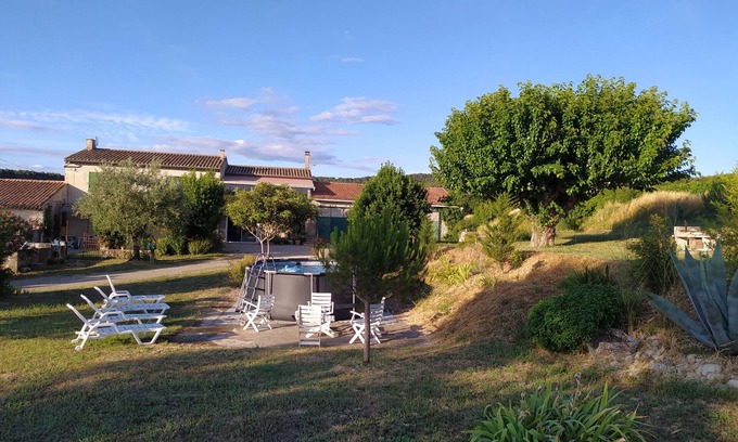 Villedieu House | Logement Dans Mas au Milieu des Vignes