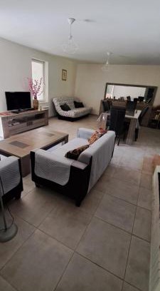 Sainte-Gemme-Martaillac House | Logement entier chez Hélène