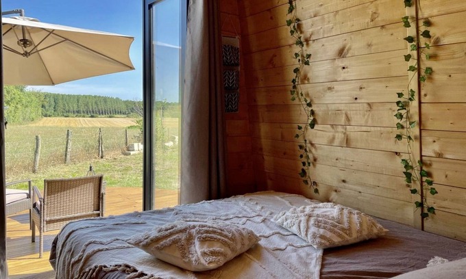 Monts-sur-Guesnes Cabin | Logement Insolite : la Ruche Verte