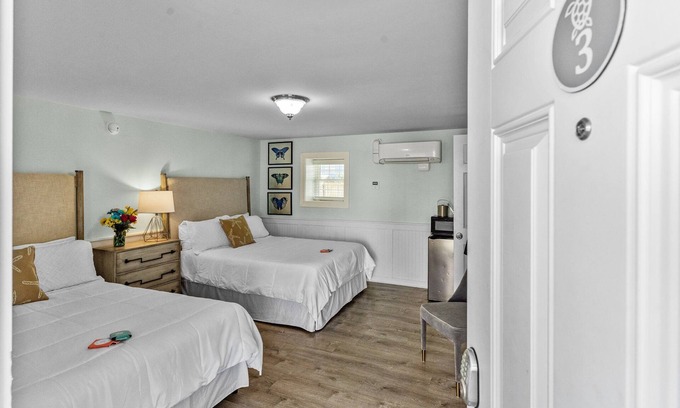 Surf City Hotel | Loggerhead Inn & Suites - Two Queen Room in hotel in Surf City, North Carolina
