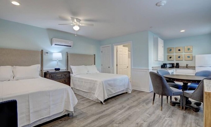 Surf City Hotel | Loggerhead Inn & Suites - Two Queen Suite in hotel in Surf City, North Carolina