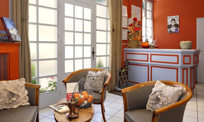Saint-Martin-le-Beau Hotel | Logis Auberge de la Treille