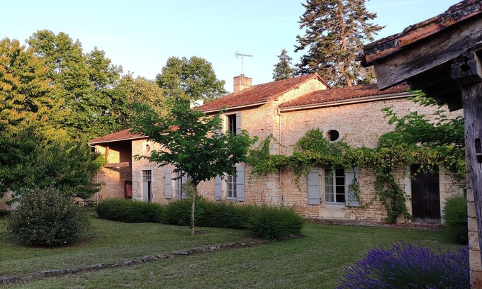 Aunac-sur-Charente House | Logis de Lichères, 100 metres from the Charente river