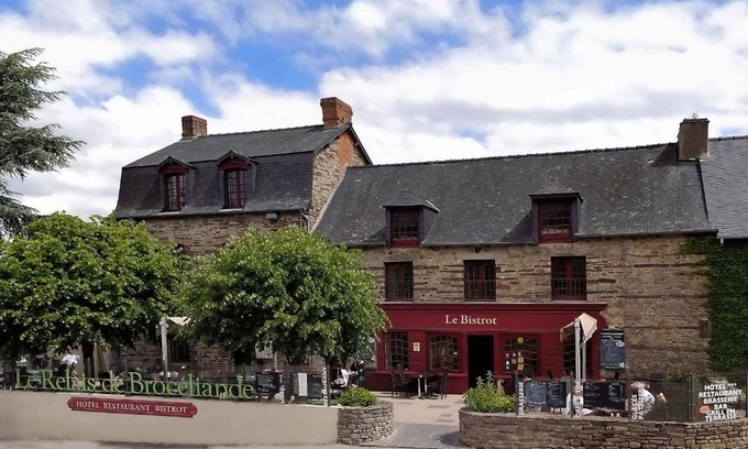 Paimpont Hotel | Logis Hotel, restaurant et spa Le Relais De Broceliande