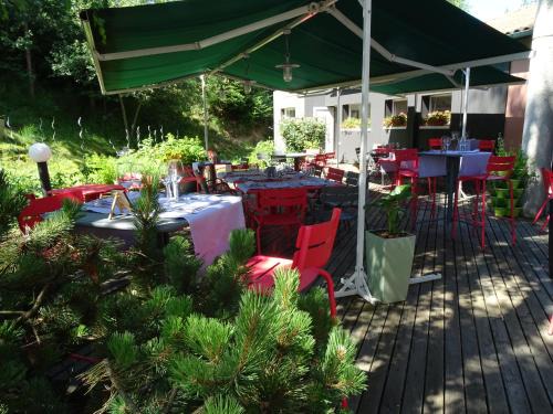 Dunieres Hotel | Logis Hotel Restaurant La Tour