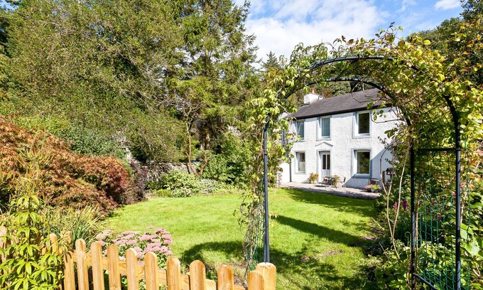 Kendal House | Logwood House, riverside setting in the heart of the Lake District