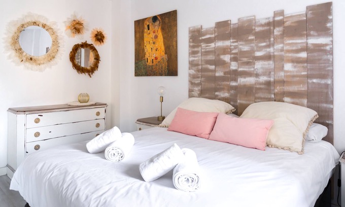Delicias Apartment | LOIRA FERREIRO: Spaciousness in a Residential Area