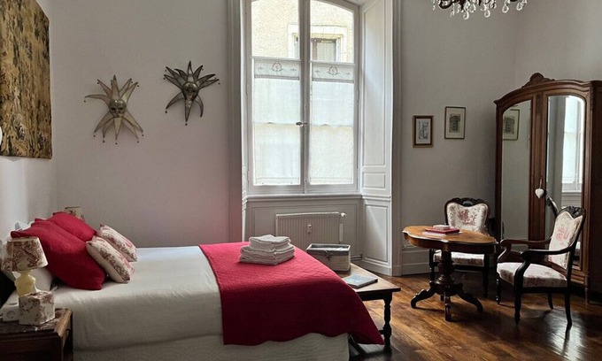 Blois Apartment | Loire Valley 18C 3-star apartment in Centre with today’s comfort and garden