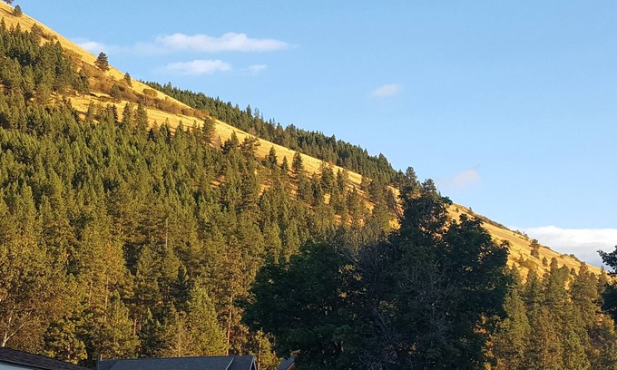 Upper Rattlesnake House | LoloBlue Cottage in Missoula's Rattlesnake