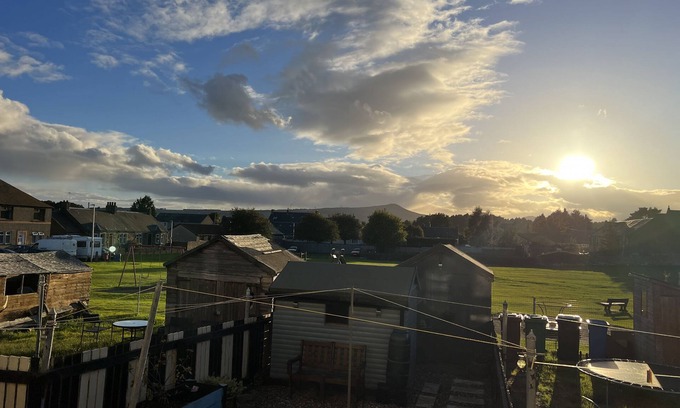 Ladybank Apartment | Lomond View Apartment - sleeps 4 guests in 2 bedrooms