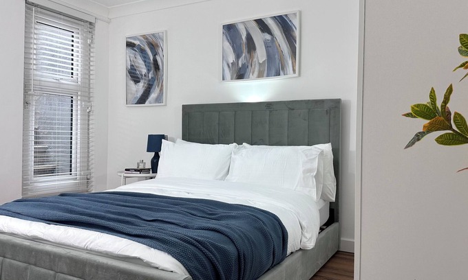 Newham Apartment | London 2 Bedroom Modern Studio Suite Cosy Clean East Central Stratford