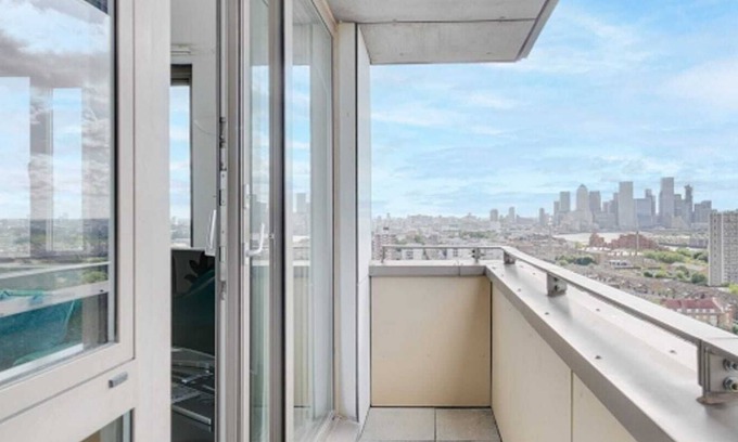 Shadwell Apartment | London City View Apartment short walk to Tower Bridge