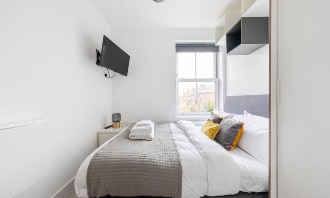 St. George's Apartment | London Double Bedroom Hotel In Tufnell Park With WiFi