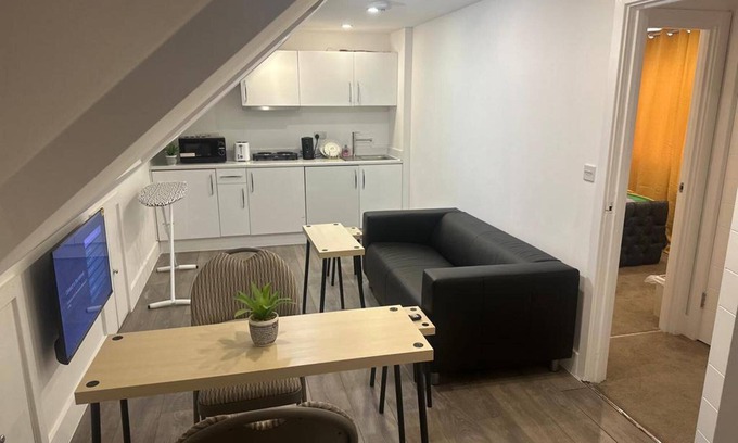 Kidbrooke with Hornfair Apartment | London Glamour Apartment Two