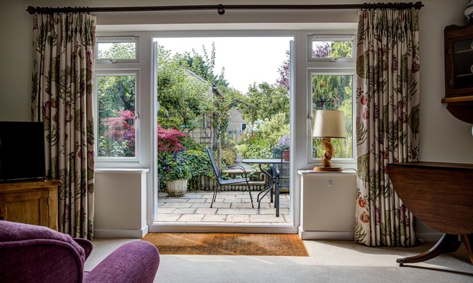 Chippenham Apartment | London Road Garden Annex "Home Away From Home"