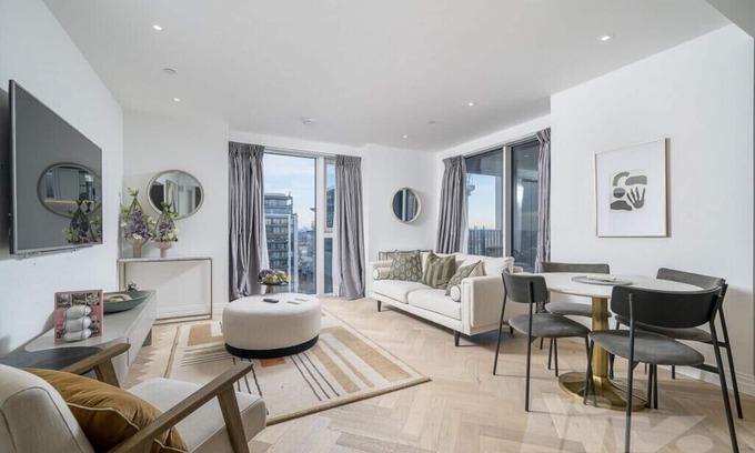 Chelsea Harbour Apartment | London Tower Retreat - Modern 2 Bedroom Apartment