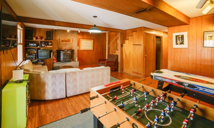 Londonderry House | Londonderry Vacation Home w/Deck + Gas Grill!