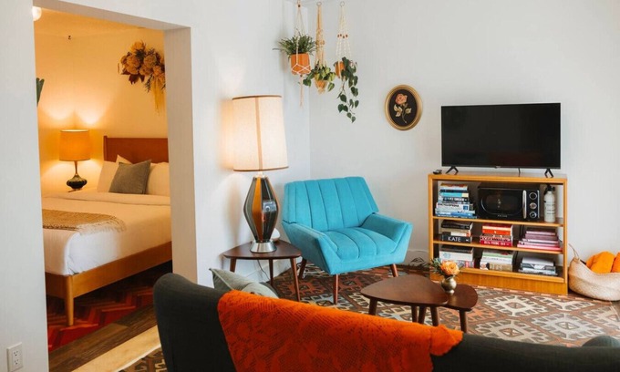 Tofino Apartment | Lone Cone Lounge - Sleeps 2 - Downtown Tofino