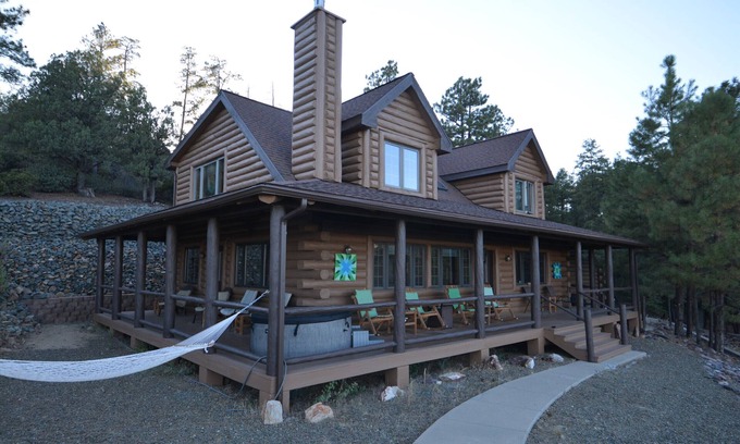 Highland Pines Cabin | Lone Pine Lodge - Prescott Cabin Rentals