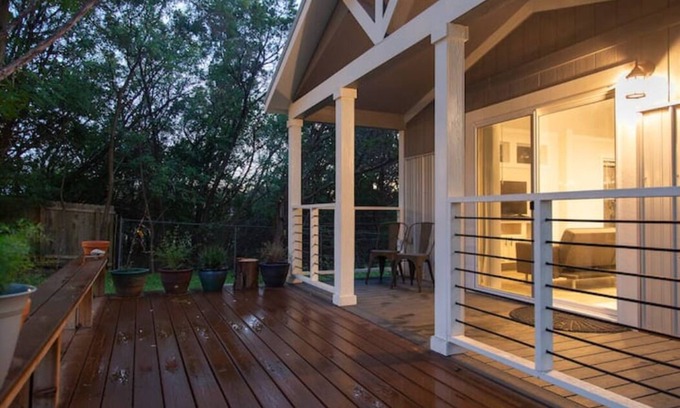 West Oak Hill House | Lone Star Cottage - 15 minutes to downtown
