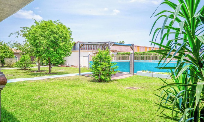 Harlingen Hotel | Lone Star Inn & Suites by OYO Harlingen TX