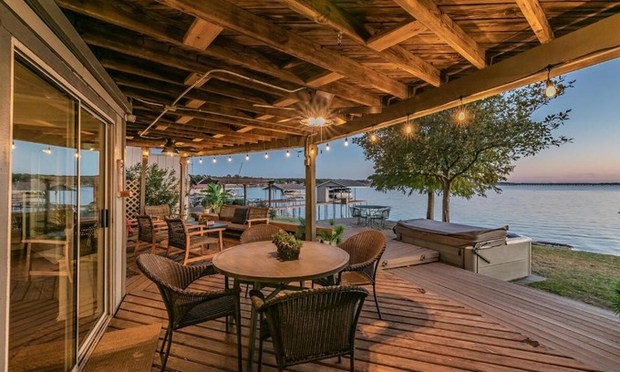 Gun Barrel City House | Lone Star Lake Cottage-NEW Trex Deck, boat dock