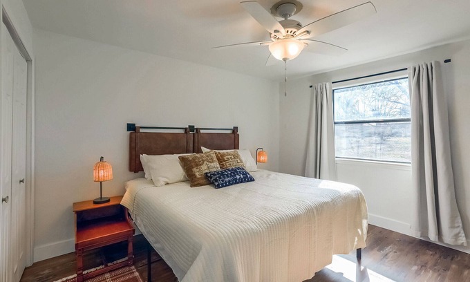 Johnson City House | Lone Star Lokal Guest House - Downtown Near Wineries!