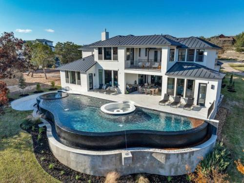 Leander House | Lone Star Luxe Luxury Getaway On Lake Travis