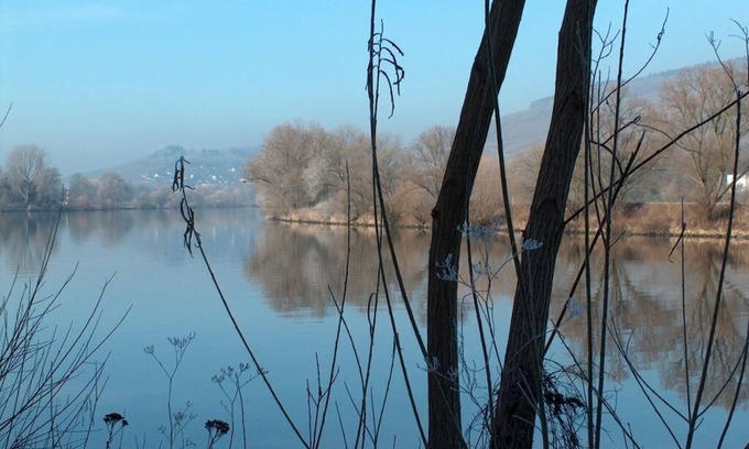 Longkamp House | Lonely mountain hut on the stream edge