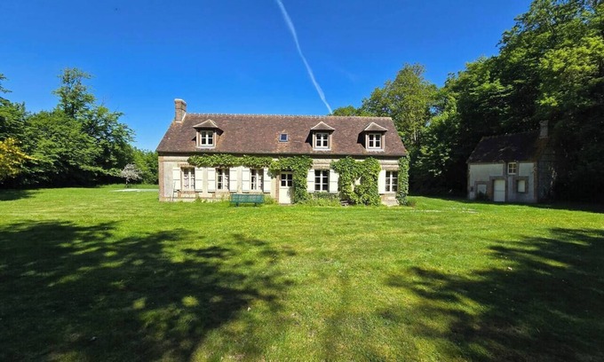 St-Christophe-sur-Avre House | Longère (traditional long house) with heated swimming pool