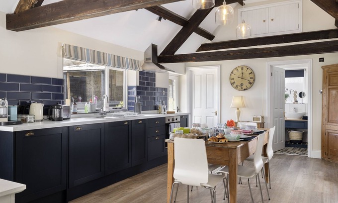 Cirencester House | Long Barn has been tastefully refurbished to a high standard, with swimming pool