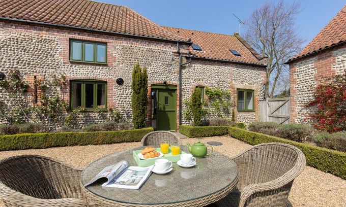 West Beckham House | Long Barn, Rookery Farm