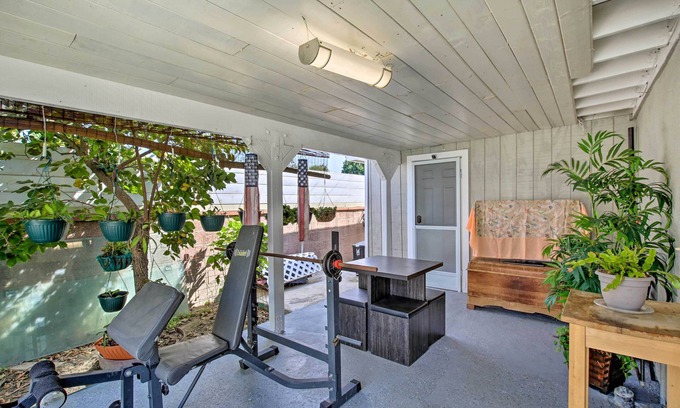Harbor Apartment | Long Beach Apt ~ 9 Mi to Shoreline Village & Beach