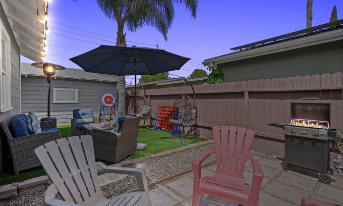 Belmont Heights House | Long Beach Spot Near Disneyland - BBQ, Game Room & Firepit