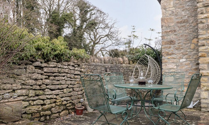 Hinton Charterhouse Cottage | LONG COTTAGE, pet friendly, with open fire in Hinton Charterhouse