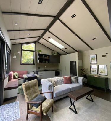 Hamilton North Apartment | Long Dog Studio - Central city