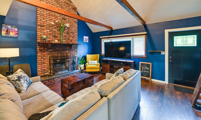 Farmingdale House | Long Island Home w/Deck, Yard, 5 Mi to Beach!