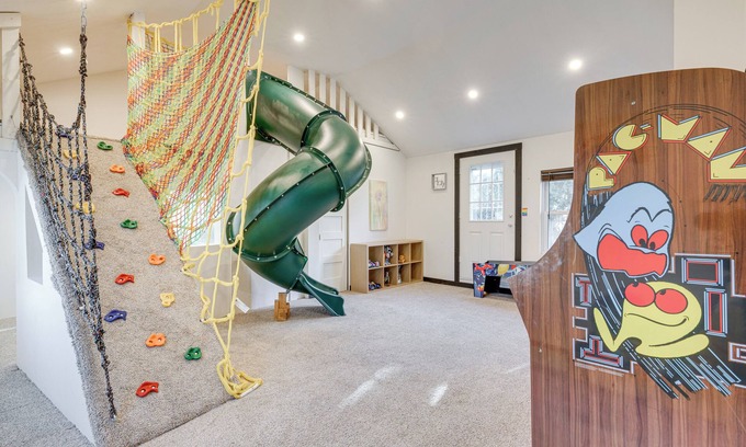 Sayville House | Long Island Vacation Rental: 4 Mi to Beach